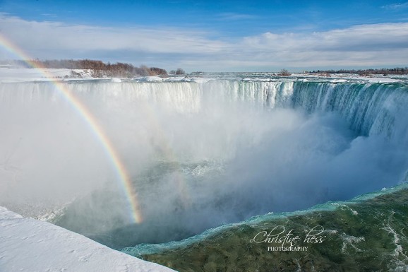 Niagara Falls with a rainbow in the foreground
