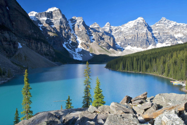 moraine lake in canada