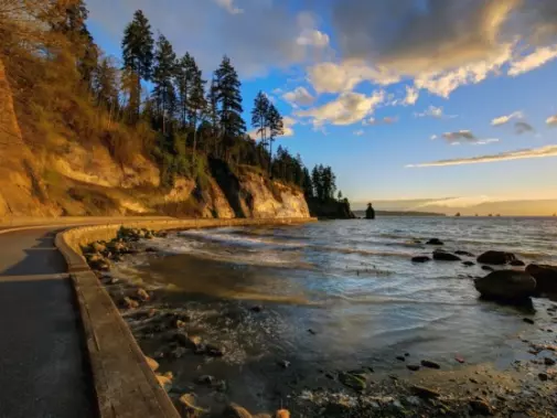 iStock-519737790_seawall_Vancouver.jpg