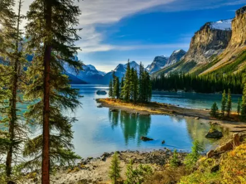 iStock-1082279714_Spirit_Island_Maligne_Lake_Jasper_National_Park.jpg