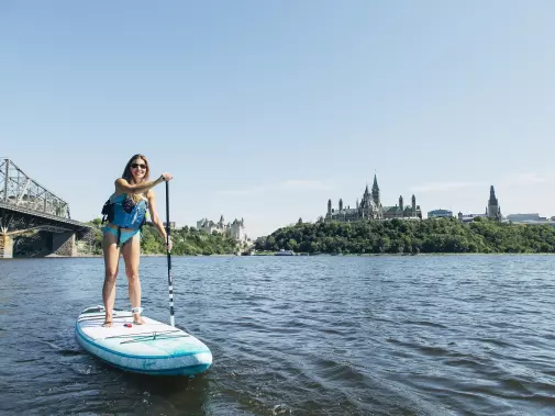 paddle-boarding-ottawa-river-parliament-2b3a0276-credit-ottawa-tourism_resized.jpg