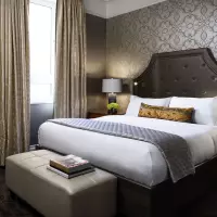 Fairmont Room (1 King or 1 Queen)