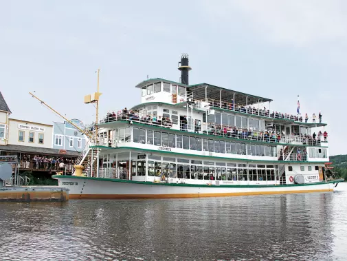 Climb onboard The Sternwheeler Discovery, a traditional paddlewheel design multi-deck riverboat and explore Fairbanks.