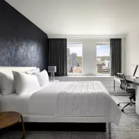 Classic (1 Queen Bed)