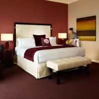 Classic Room (1 King Bed)