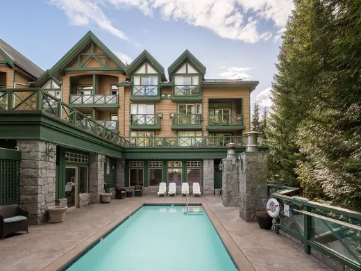 Pinnacle Hotel Whistler Village