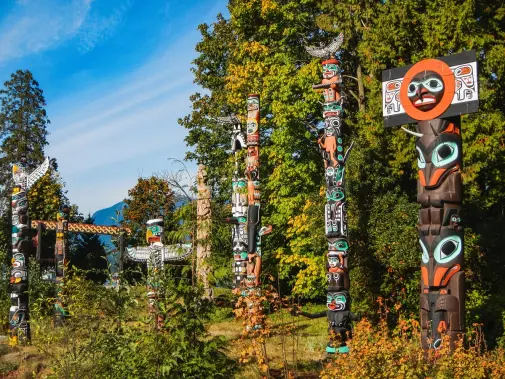 totem-poles-in-stanley-park.jpg